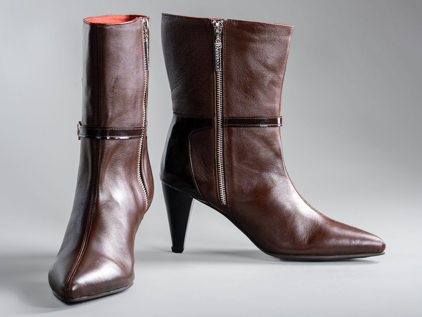 Cleopatra Brown, three-quarter view showing the cherry-red soft leather lining