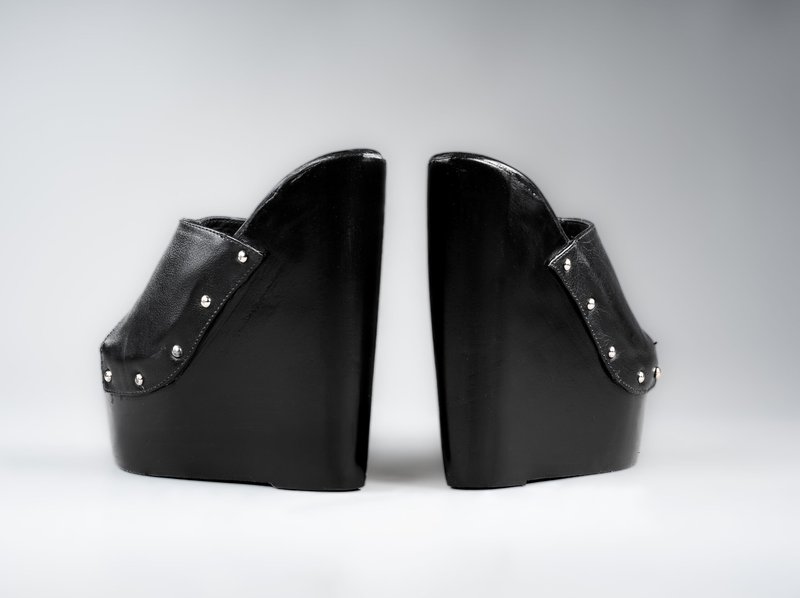 Amber – Black — back view