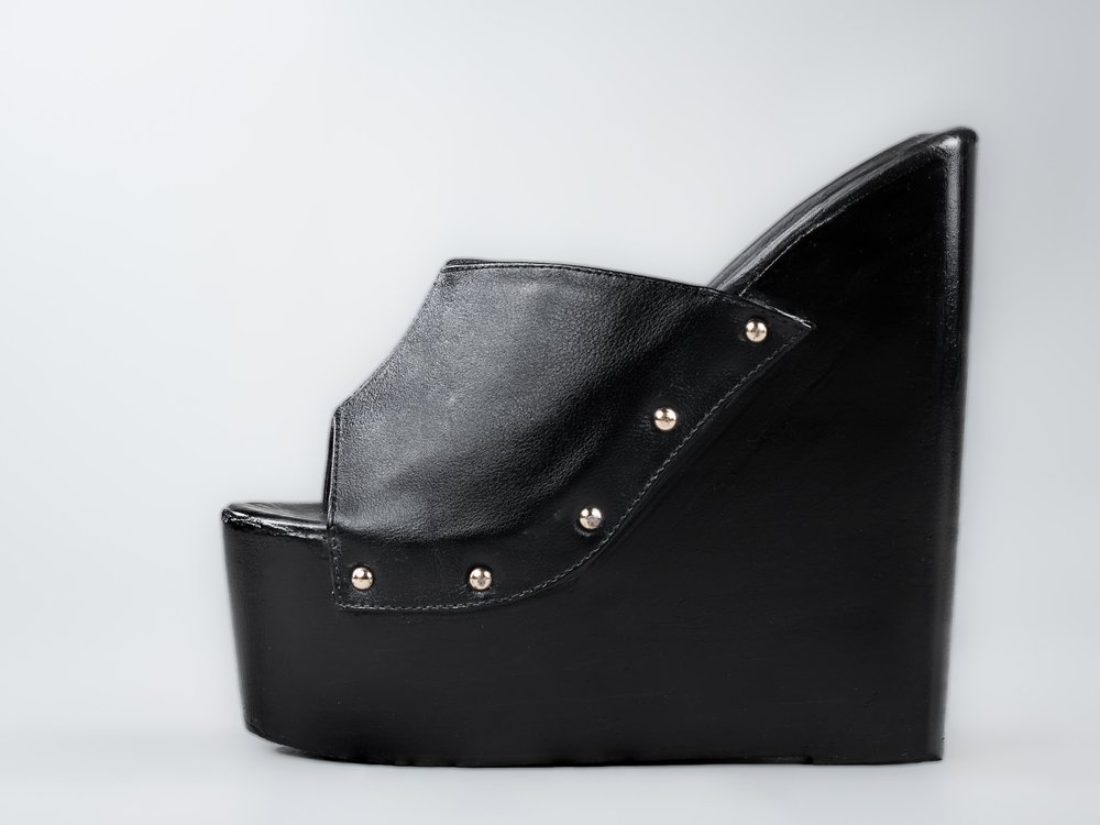 Amber – Black — outside view