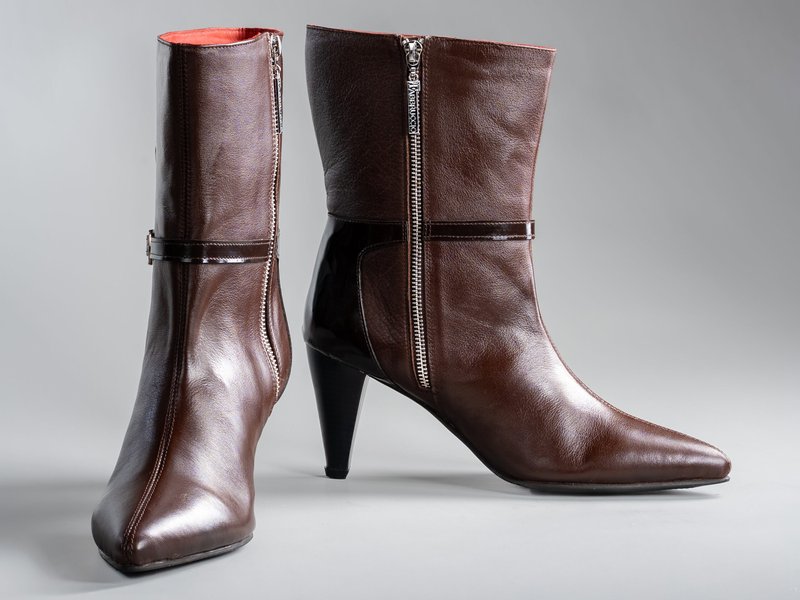 Cleopatra – Brown — angled view