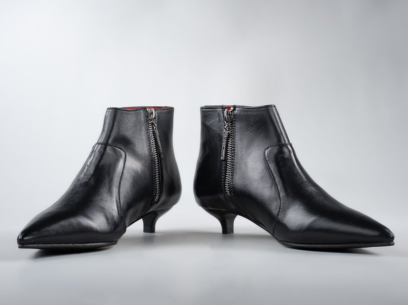 Grace – Black — front view