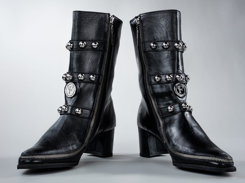 Vivienne – Black — front view