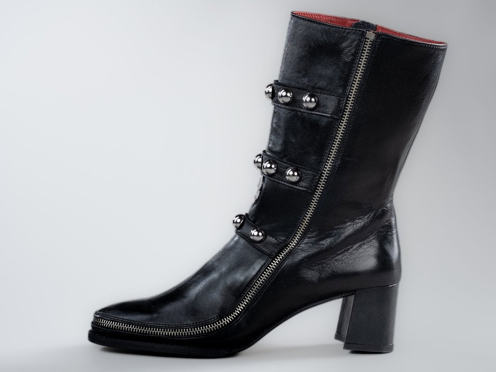 Vivienne – Black — outside view