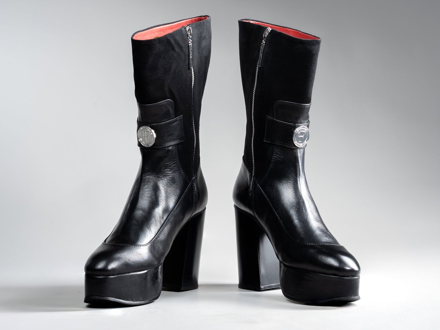 Valentina Black, front view showing platform and vertical stud line