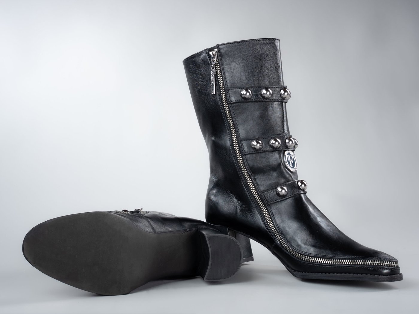 Vivienne Black, rubber outsole